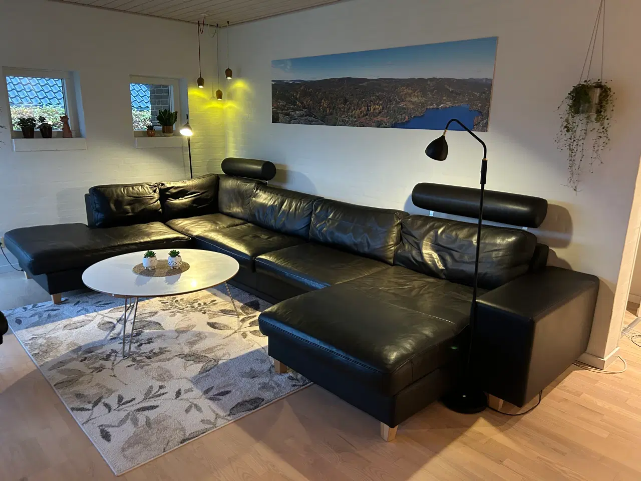 Billede 3 - Chaiselong hjørnesofa, Sort læder, Funktion design