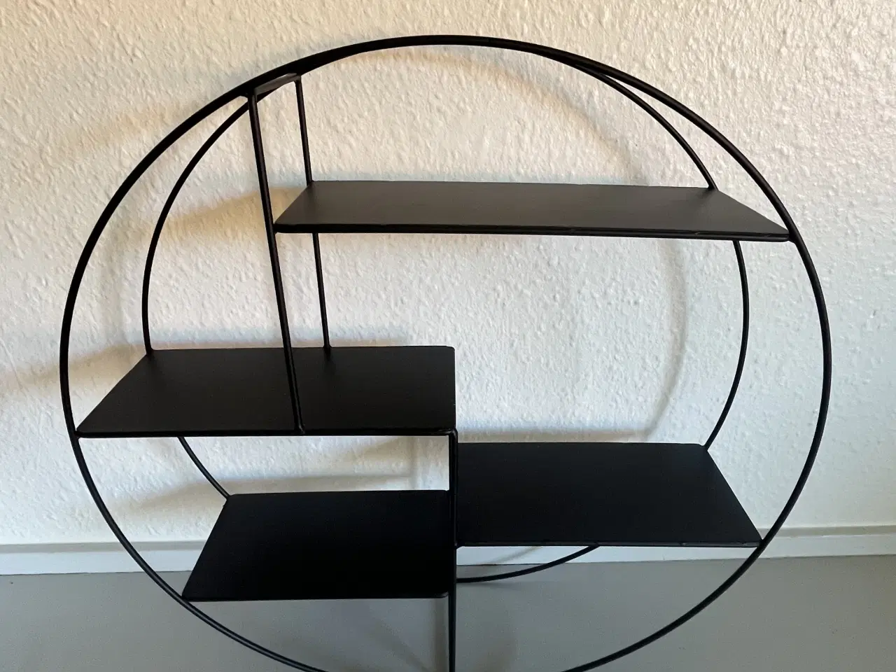 Billede 1 - Lille metal hylde. Diameter: 54cm, dybe 11cm