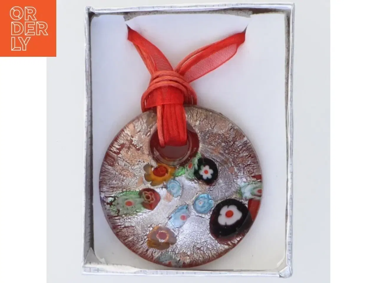Billede 1 - Håndlavet glassmykke, unika (str. Kasse 9 x 6 cm)