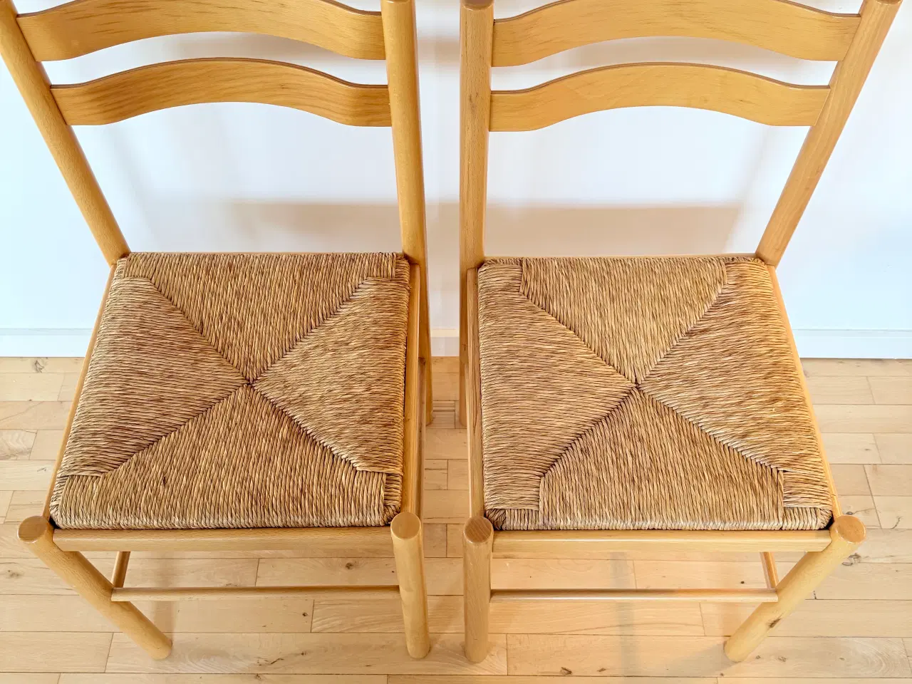 Billede 5 - Charmerende spisebordsstole med flettet