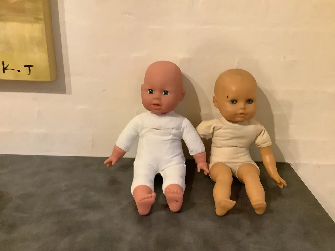 Billede 2 - 2 dukker den ene er med batteri + tøj