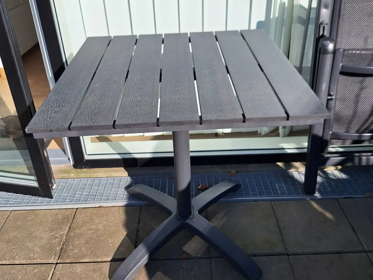 Billede 1 - 70x70 cm havebord - højde 72 cm