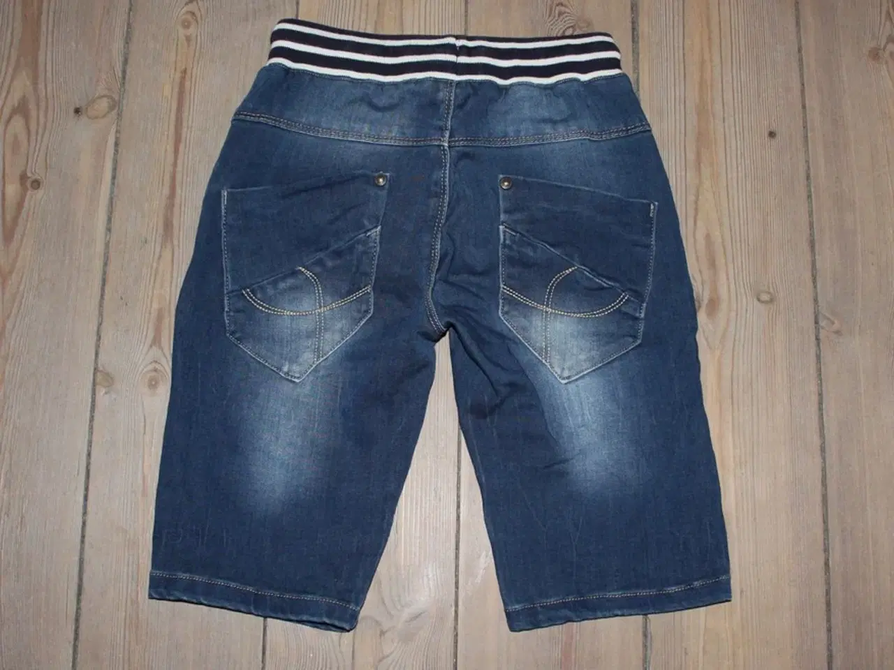 Billede 7 - Badeshorts Hummel str 6 år