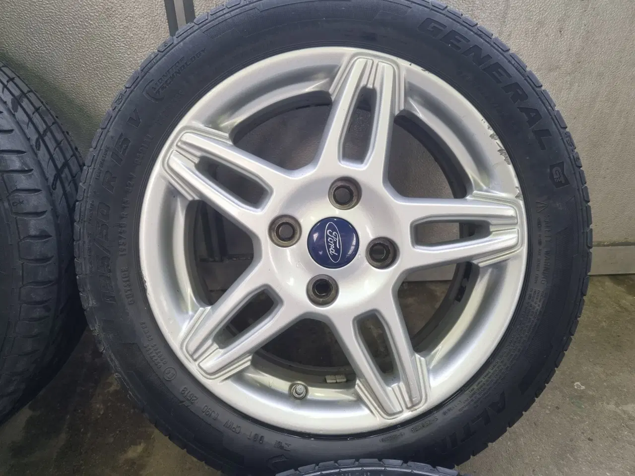 Billede 3 - Ford Fiesta alufælge med sommerdæk