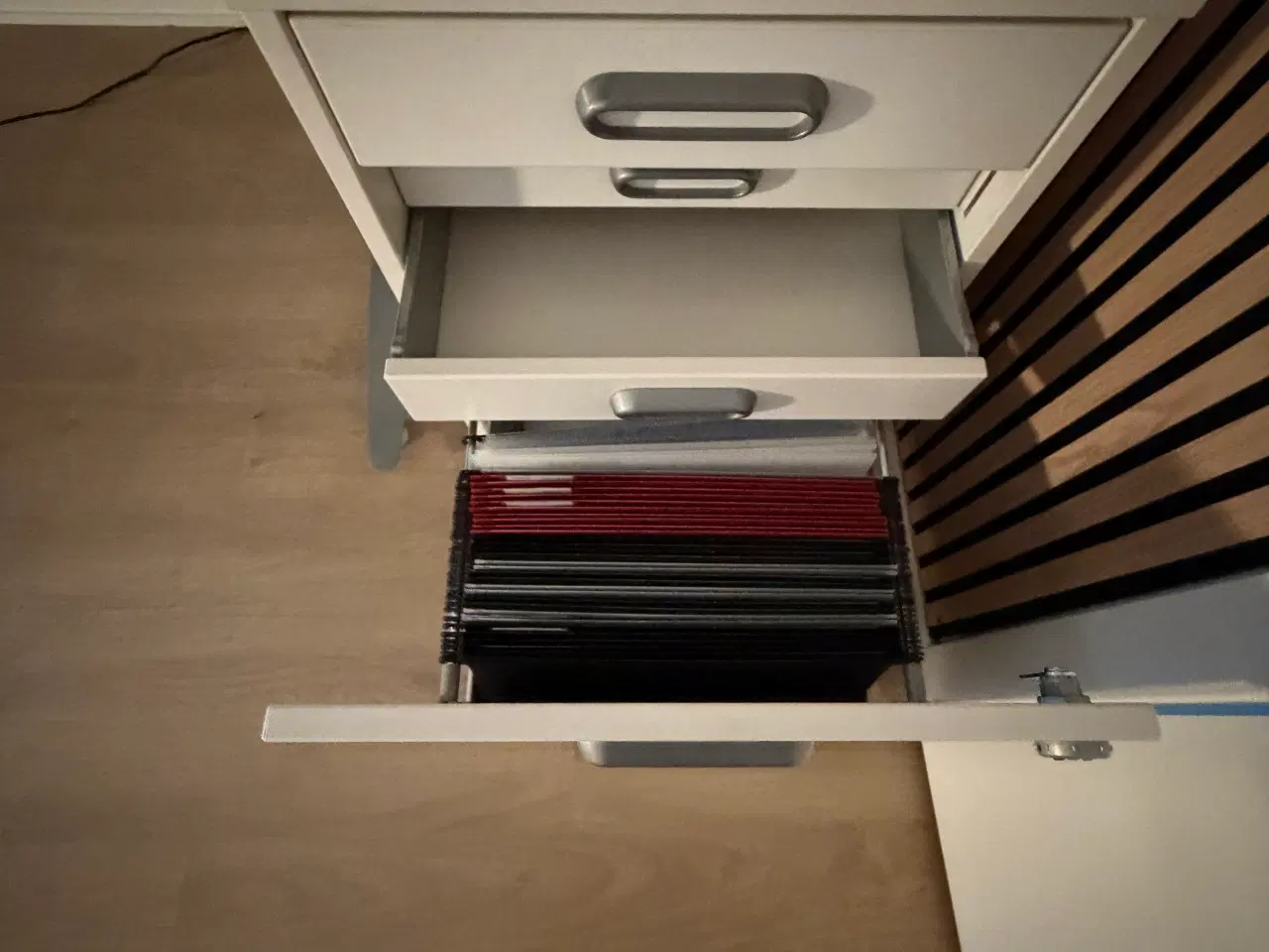 Billede 8 - Hæve sænkebord (+ kommode)