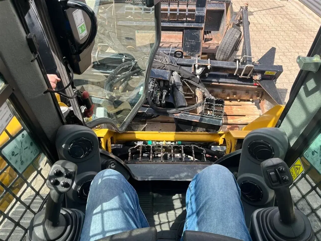 Billede 9 - Caterpillar 259D Med afretter-Powerrake-klippehoved solvl og gafler