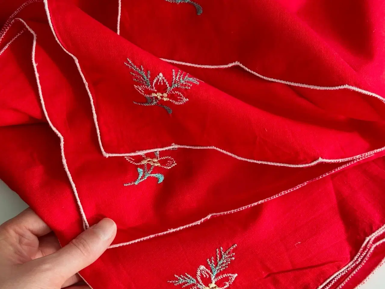 Billede 4 - Røde stofservietter m motiv, 8 stk samlet