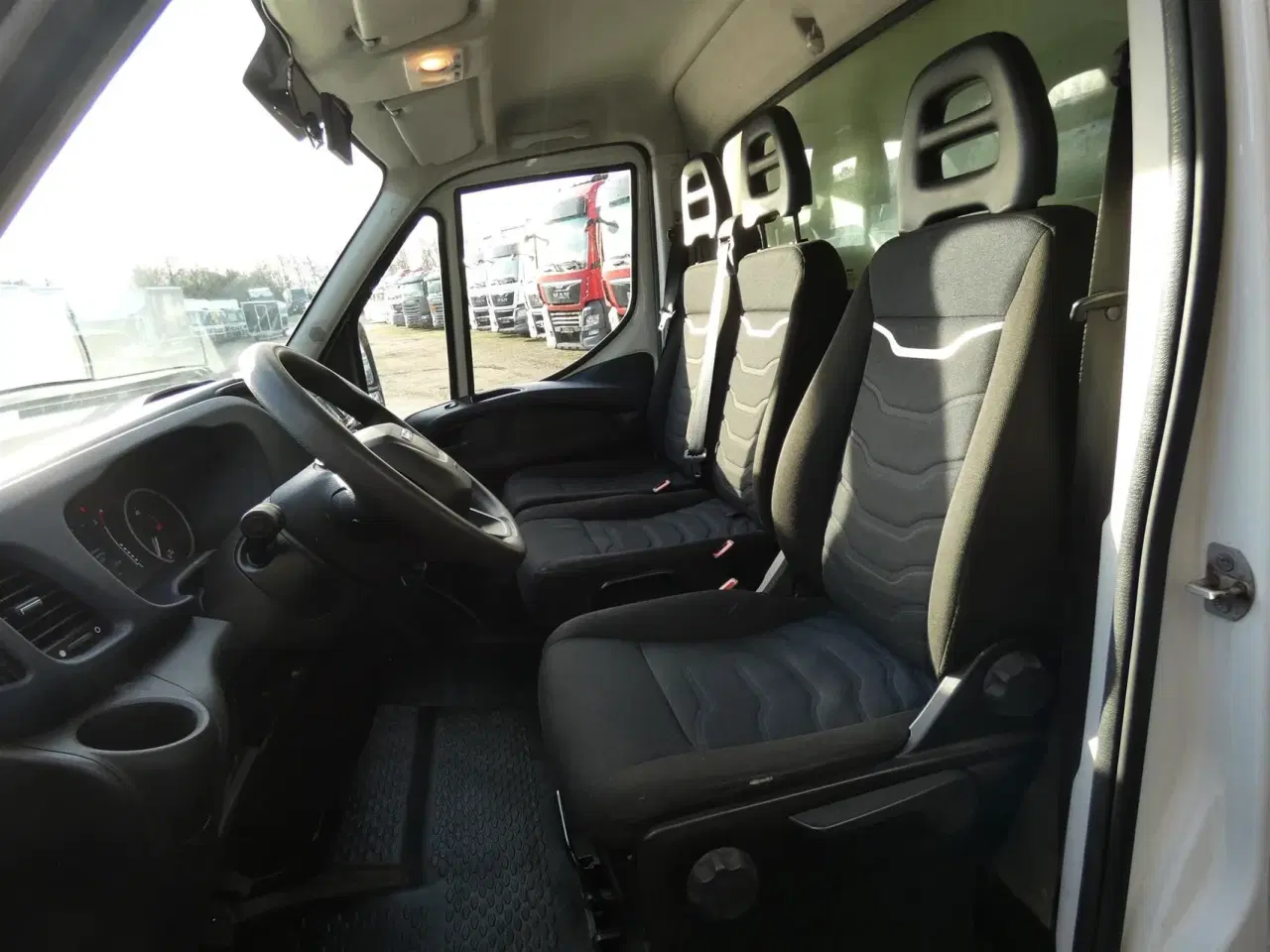 Billede 7 - Iveco Daily 35S14 2,3 D Alu.kasse m./lift 136HK Van Aut.