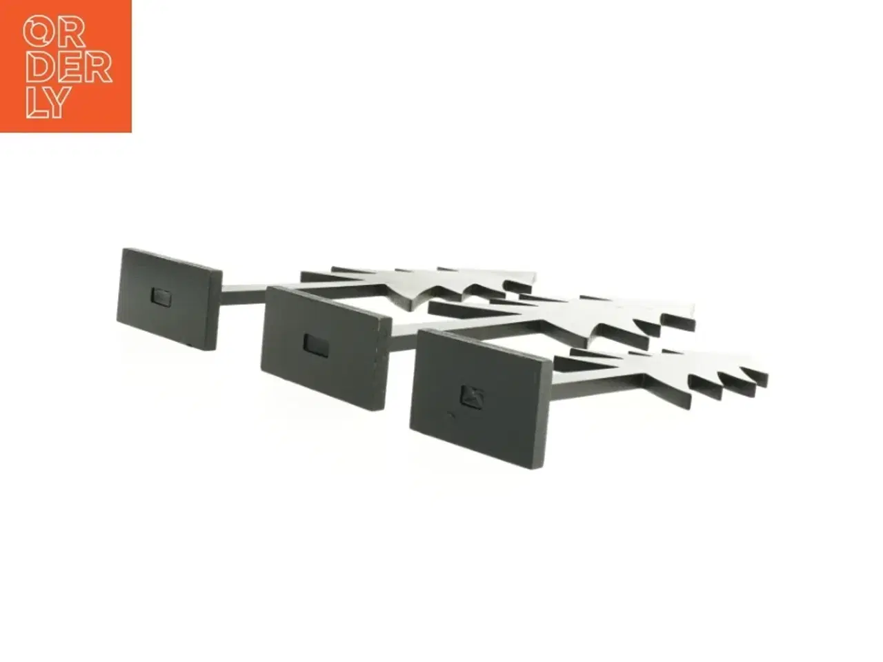 Billede 2 - Sorte træ juletræsfigurer (str. 36 x 15 x 5 cm og 26 x 11 x 5 cm)