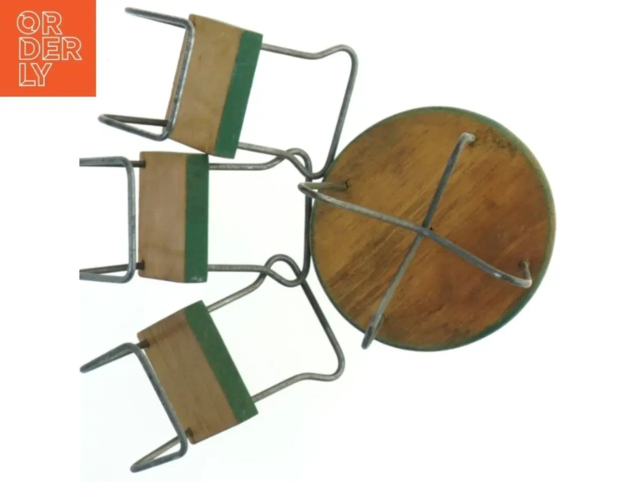 Billede 4 - Vintage dukkeudstyr bord med stole, skala modeller (str. Bord ø 10 cm. stol. 5 cm x. 9 cm)