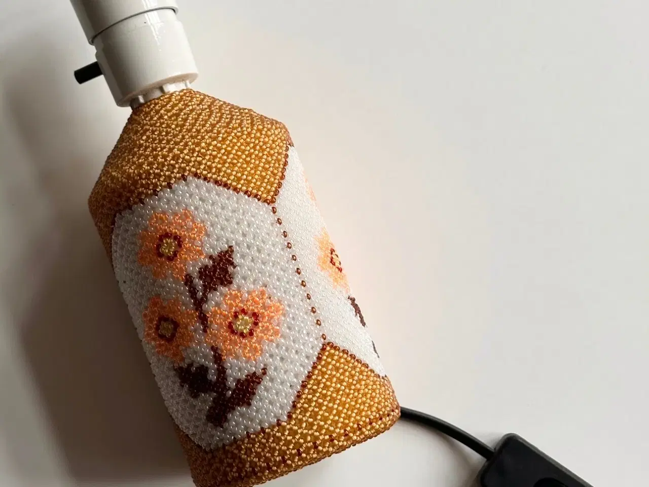 Billede 5 - Perlesyet bordlampe