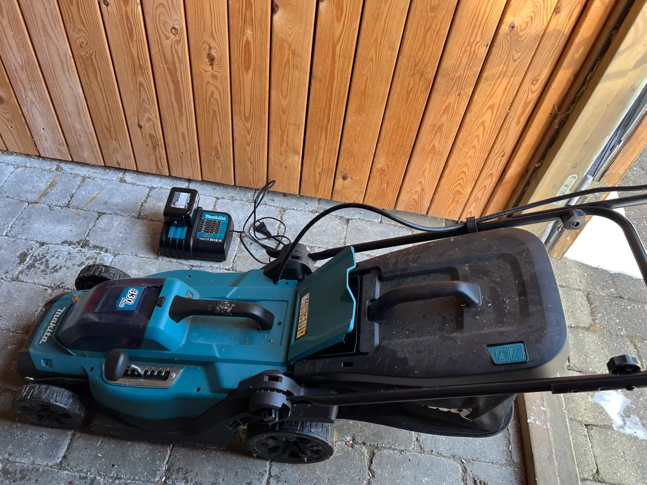 Billede 2 - Makita 18V plæneklipper – inkl. batteri og lader