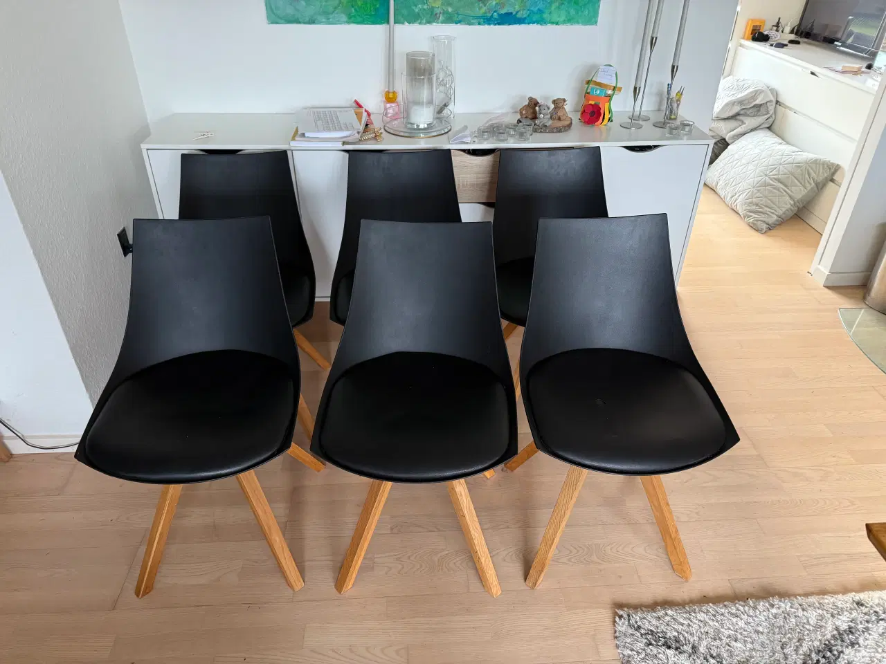 Billede 1 - Spisebord s stole 