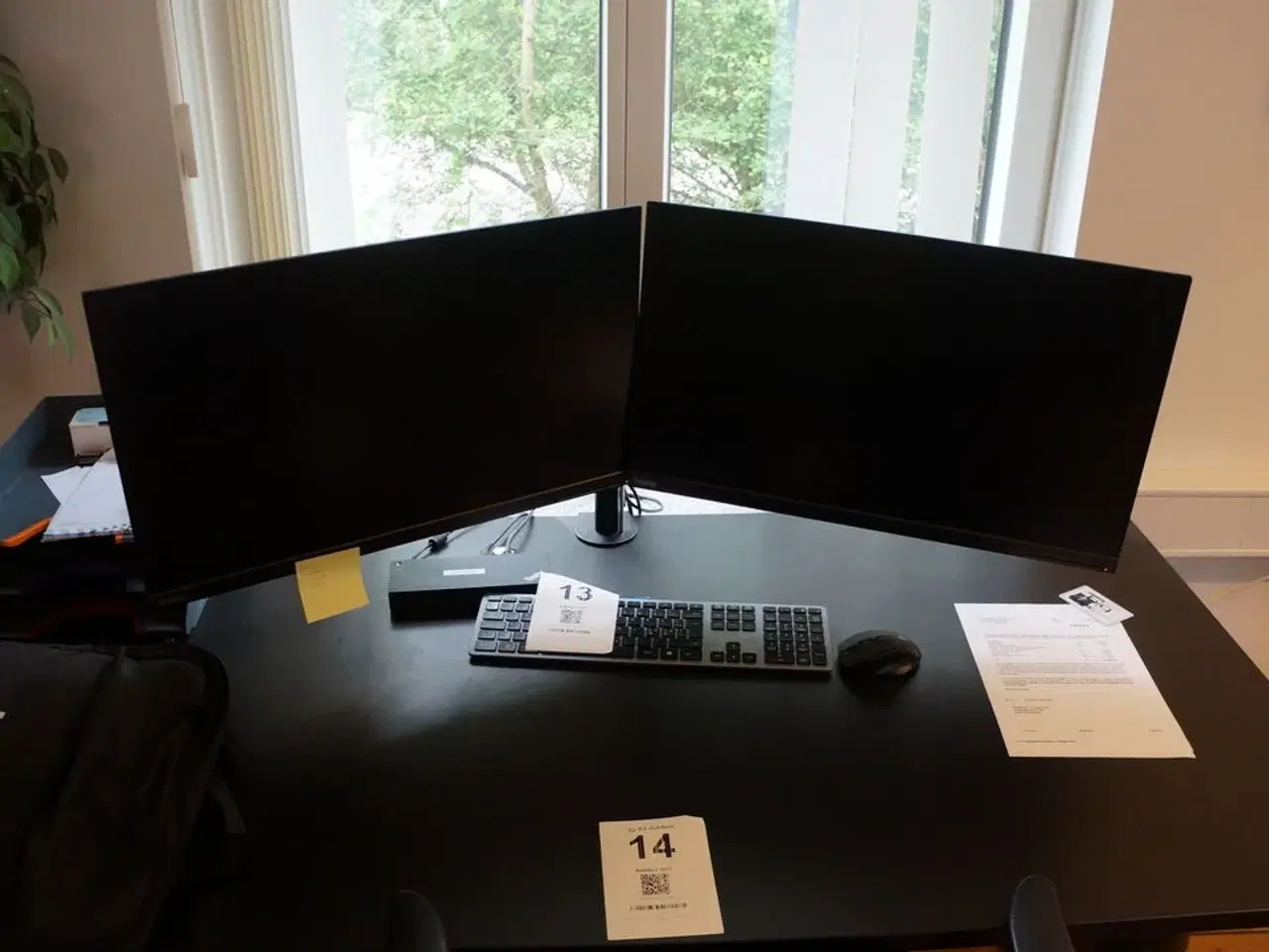 Billede 1 - 2 stk. skærme & Dock, m.v. LENOVO