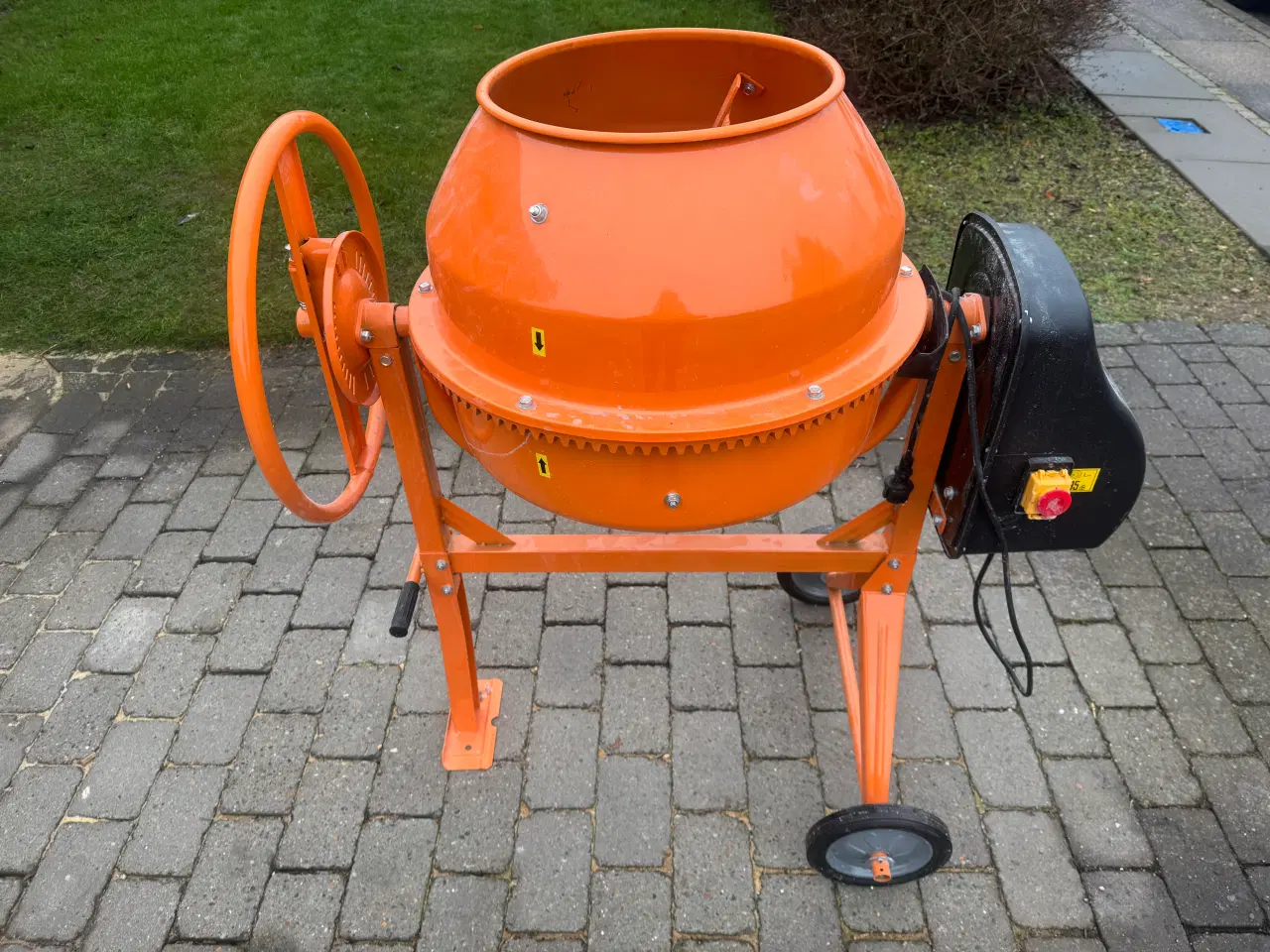 Billede 2 - Betonblander Næsten som ny