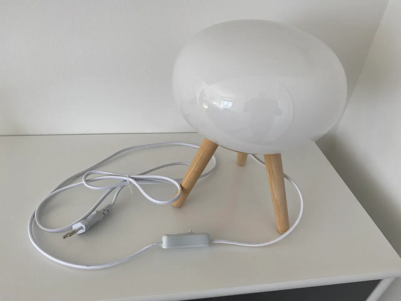 Billede 3 - ⭐️ Halo Design – HAPPY Globe Ø20 Bordlampe