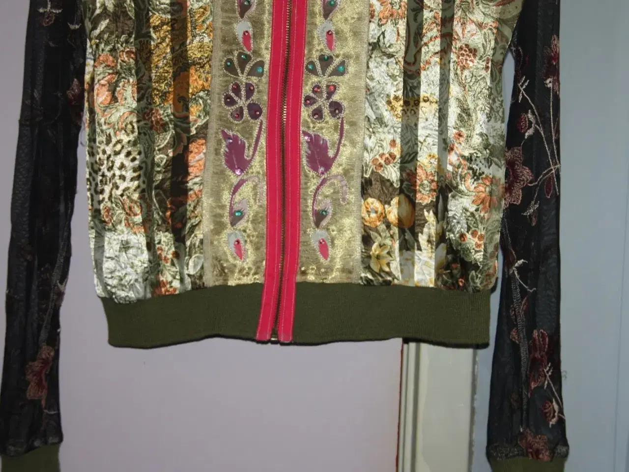 Billede 4 - Cardigan / bluse med lynlås fra Uldahl