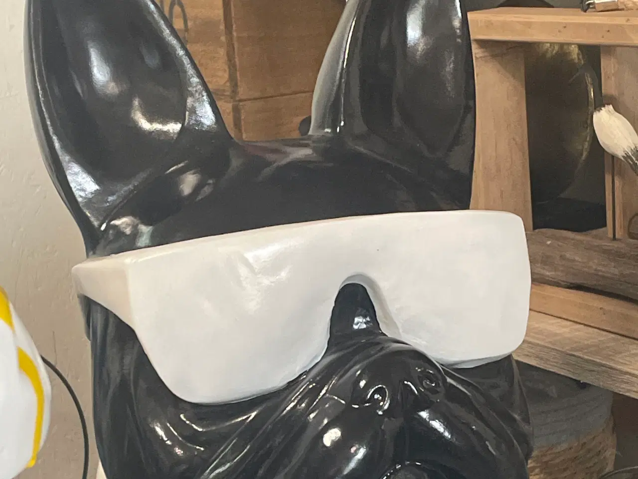 Billede 3 - Stor bulldog i plast polyester 