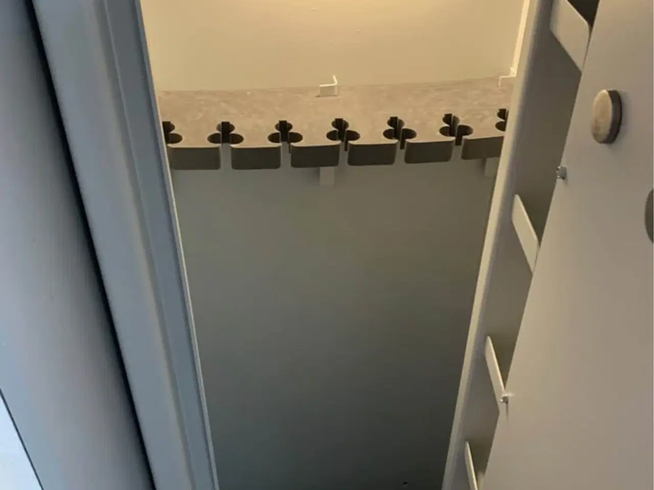 Billede 3 - Våbenskab