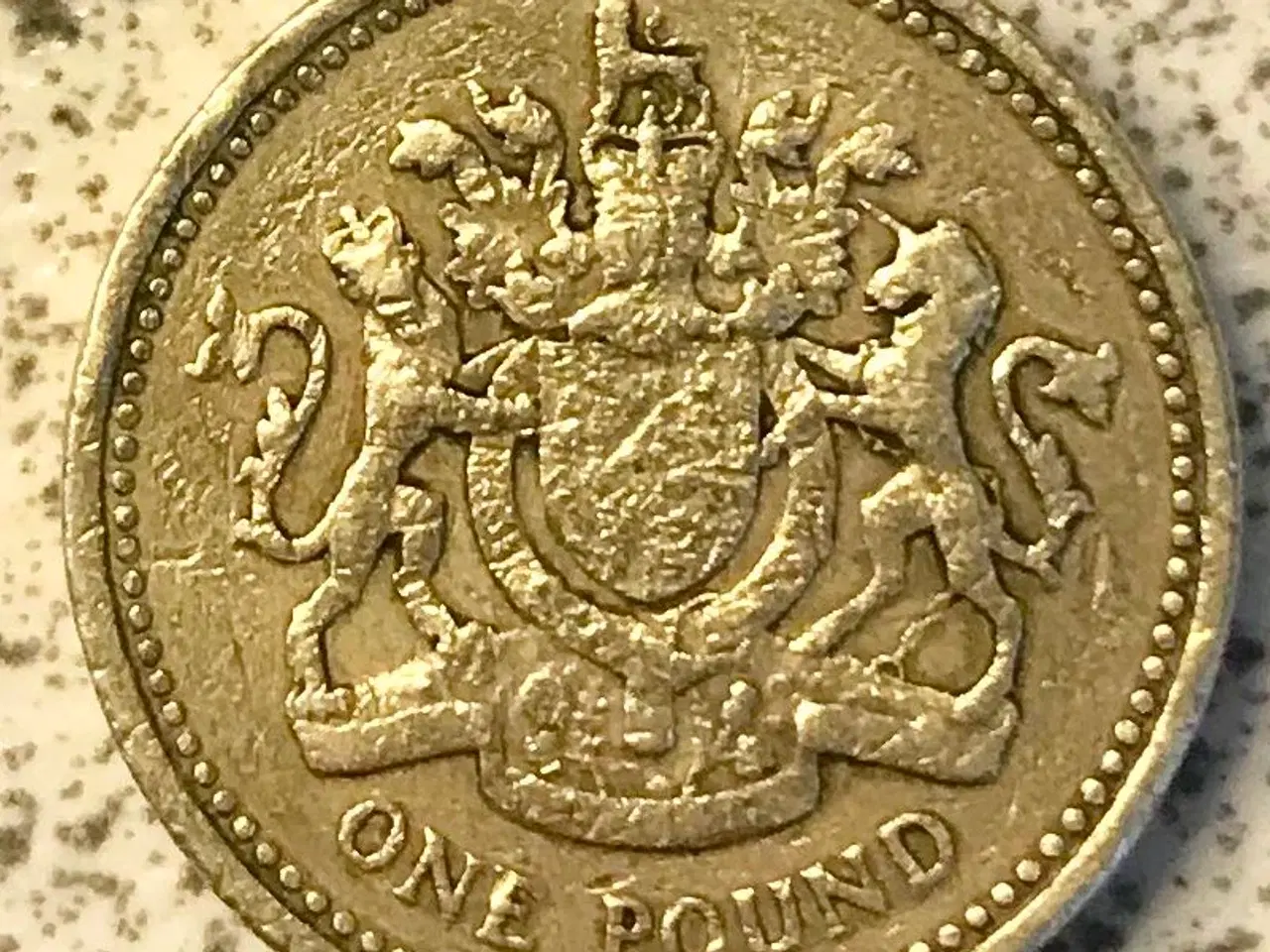 Billede 2 - One Pound 1983 Royal Arms mønter, United Kingdom  