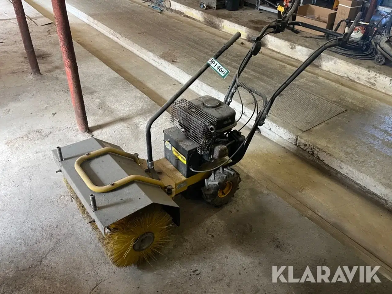 Billede 1 - Redskabsbærer Texas Handy 600 R med kost