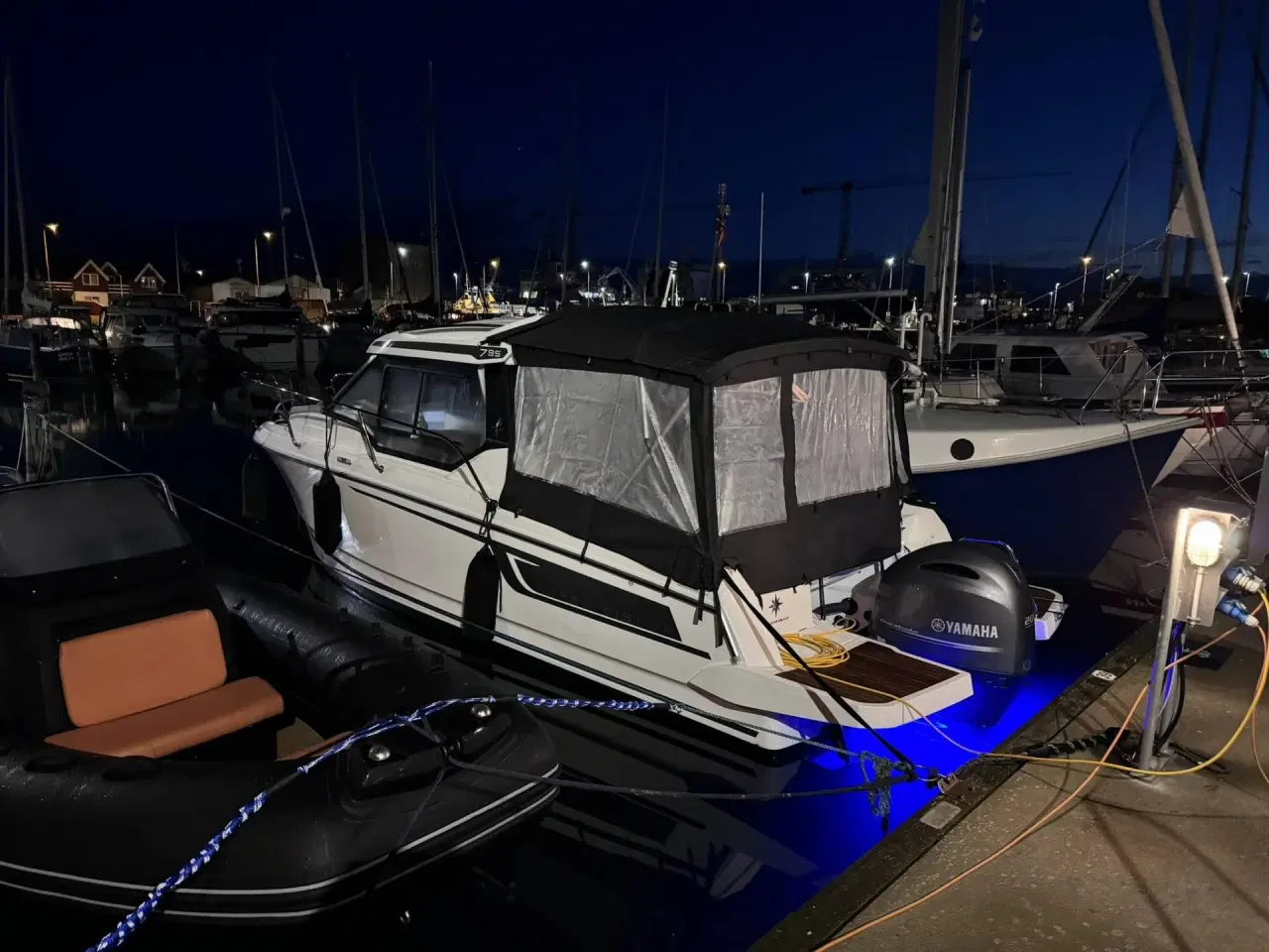Billede 9 - Jeanneau Merry Fisher 795 - 200 HK Yamaha/Udstyr