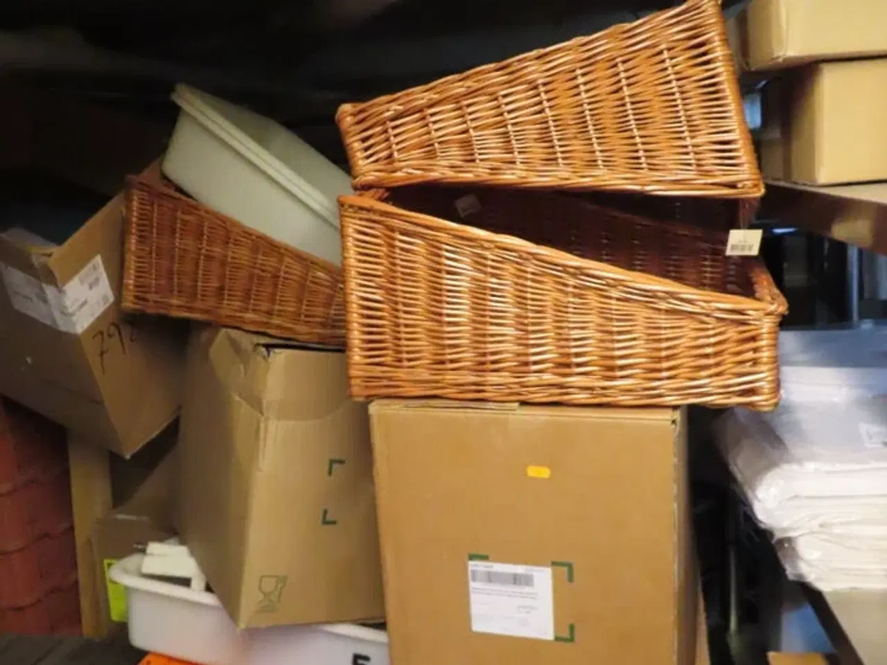 Billede 11 - Div. reoler og indhold