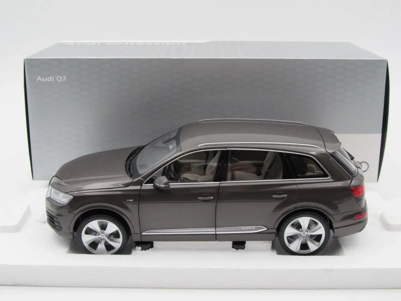 Billede 2 - 2015 Audi Q7 1:18 - MINICHAMPS