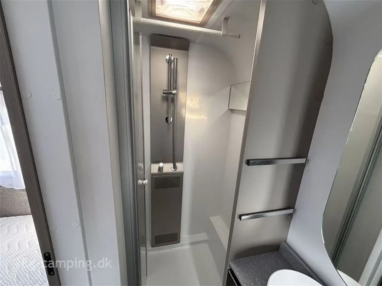 Billede 13 - 2023 - Adria Alpina 613 UT   Alpina i lækkert eksklusivt design. Enkeltsenge. Alde Centralvarme, Fortelt og Mover