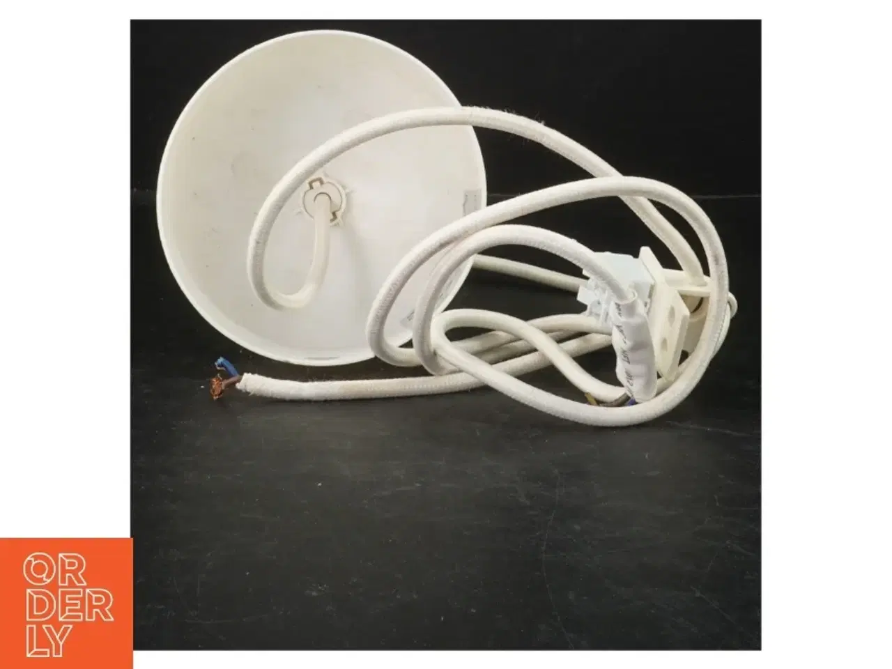 Billede 2 - Hvid loftlampe fra IKEA (str. Ø 12,5 cm)