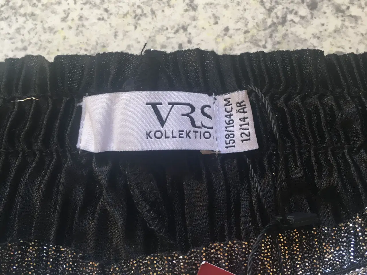 Billede 3 - Helt nye VRS let skinnende sommer bukser 12-14 år