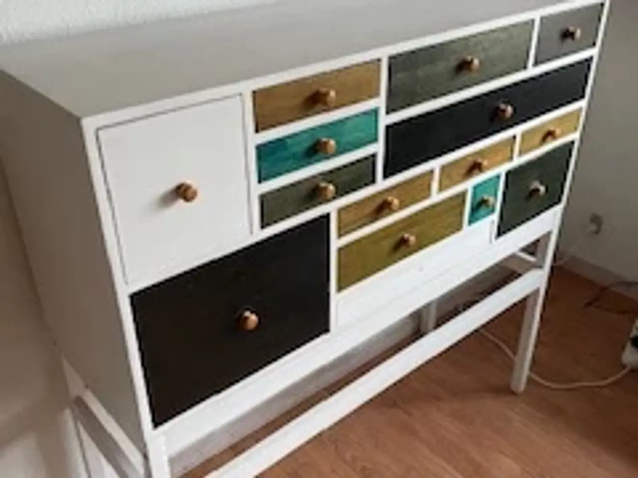 Billede 2 - Købmandsdisk, har ridser på overfladen se billeder