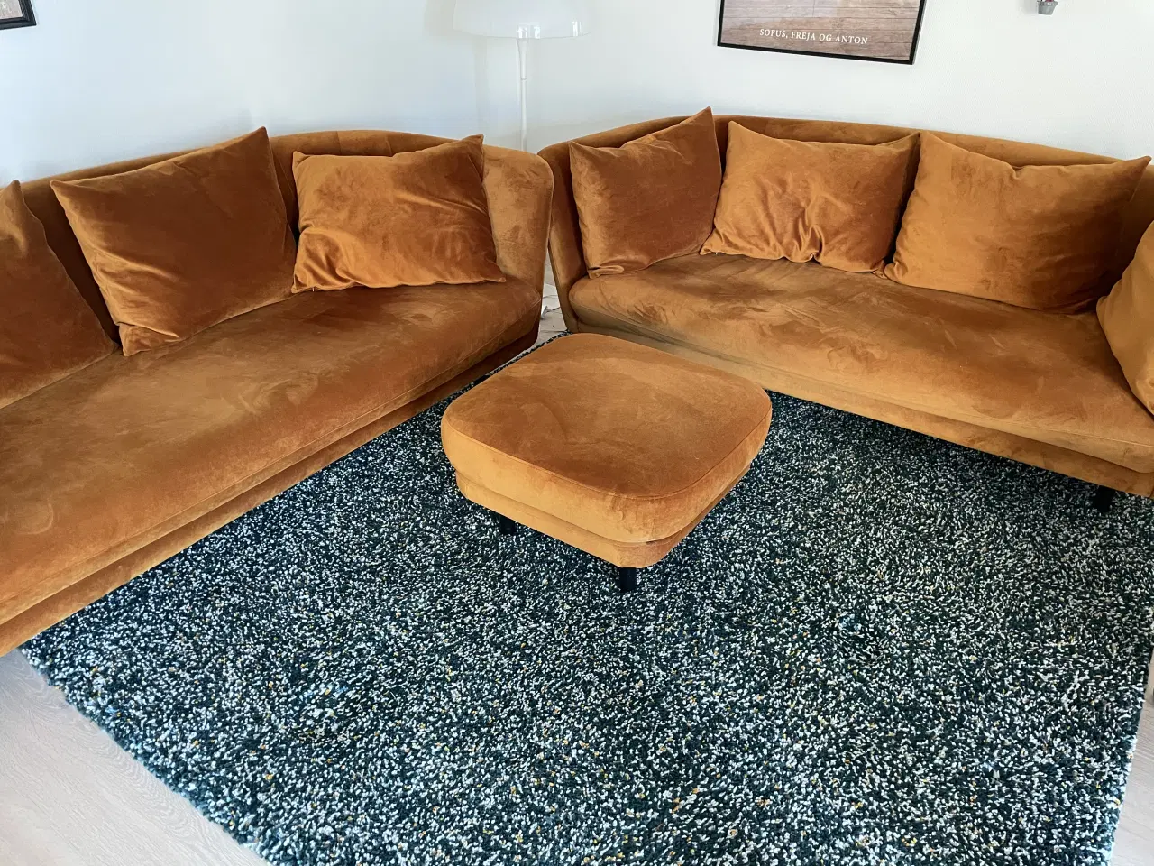 Billede 1 - To sofaer samt puf