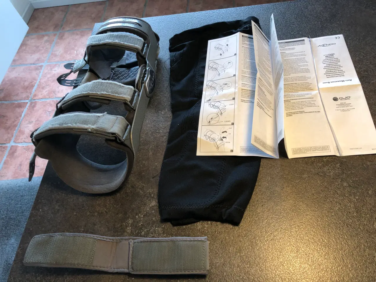 Billede 2 - DONJOY Knæskinne til Artrose ( højre knæ )