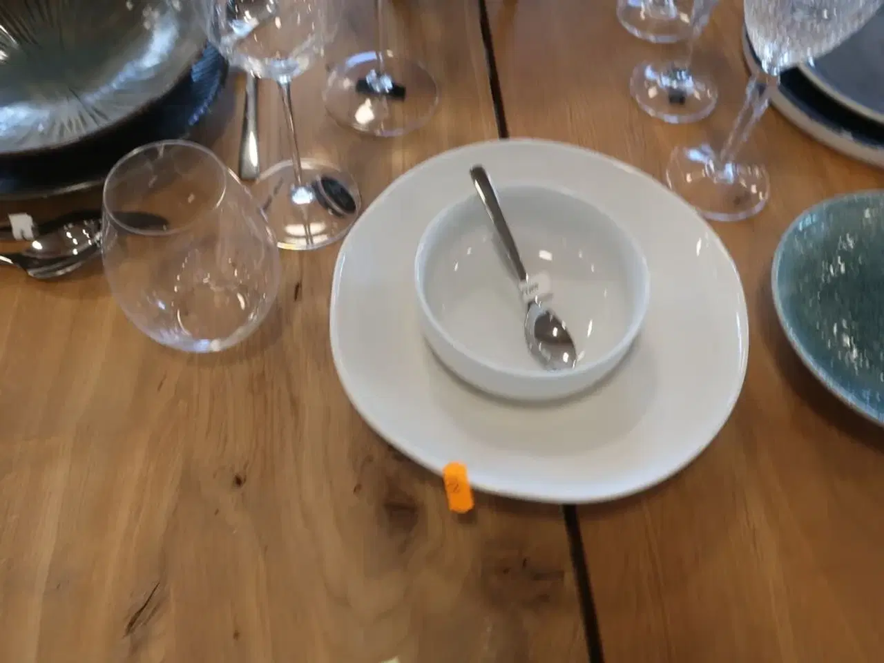 Billede 10 - Service m.v. på spisebord