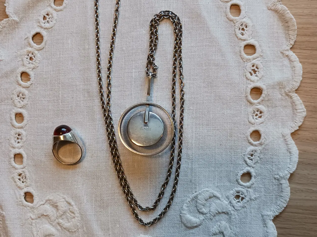 Billede 2 - Sølv halssmykke med rav