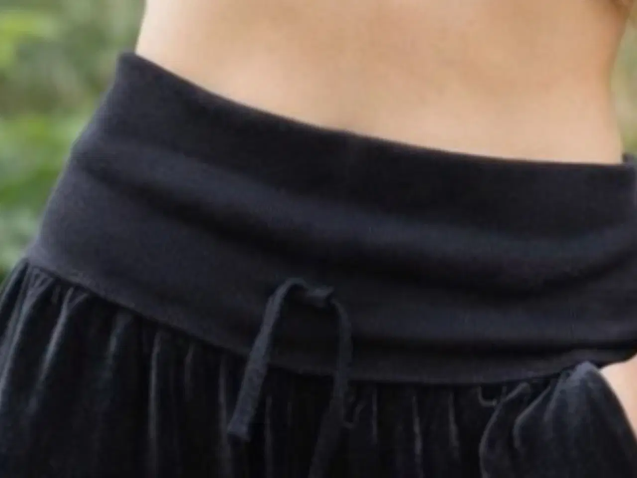 Billede 4 - Velour-bukser. Knickers. Helt nye.