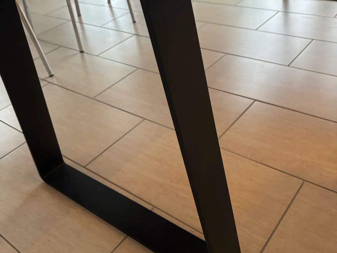 Billede 2 - Hesselholm plankebord med 6 stole