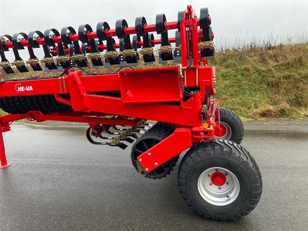 Billede 14 - HE-VA HE-VA TIP ROLLER 8.20 m. Spring-Active-Transfer System - som er en fjederaktiveret vægtoverføring.