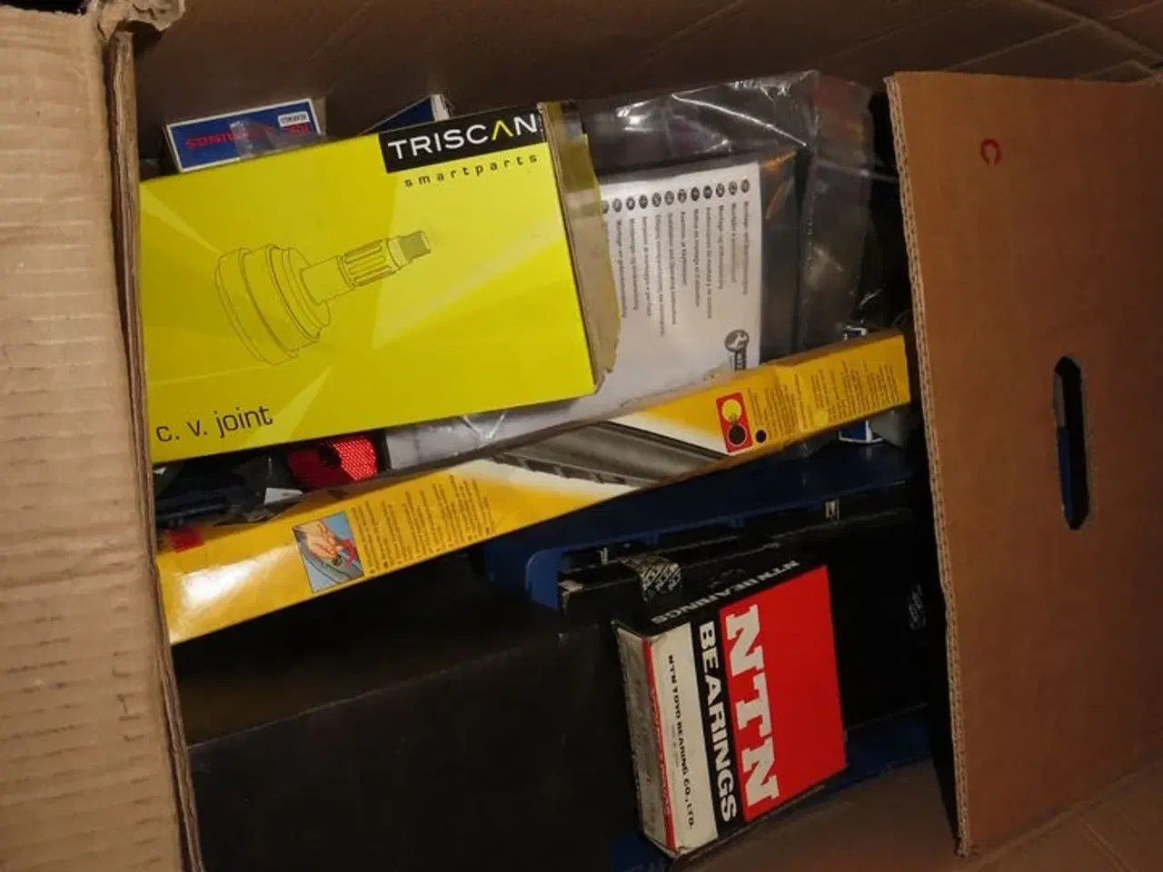 Billede 23 - 14 Paller med Autoreservedele