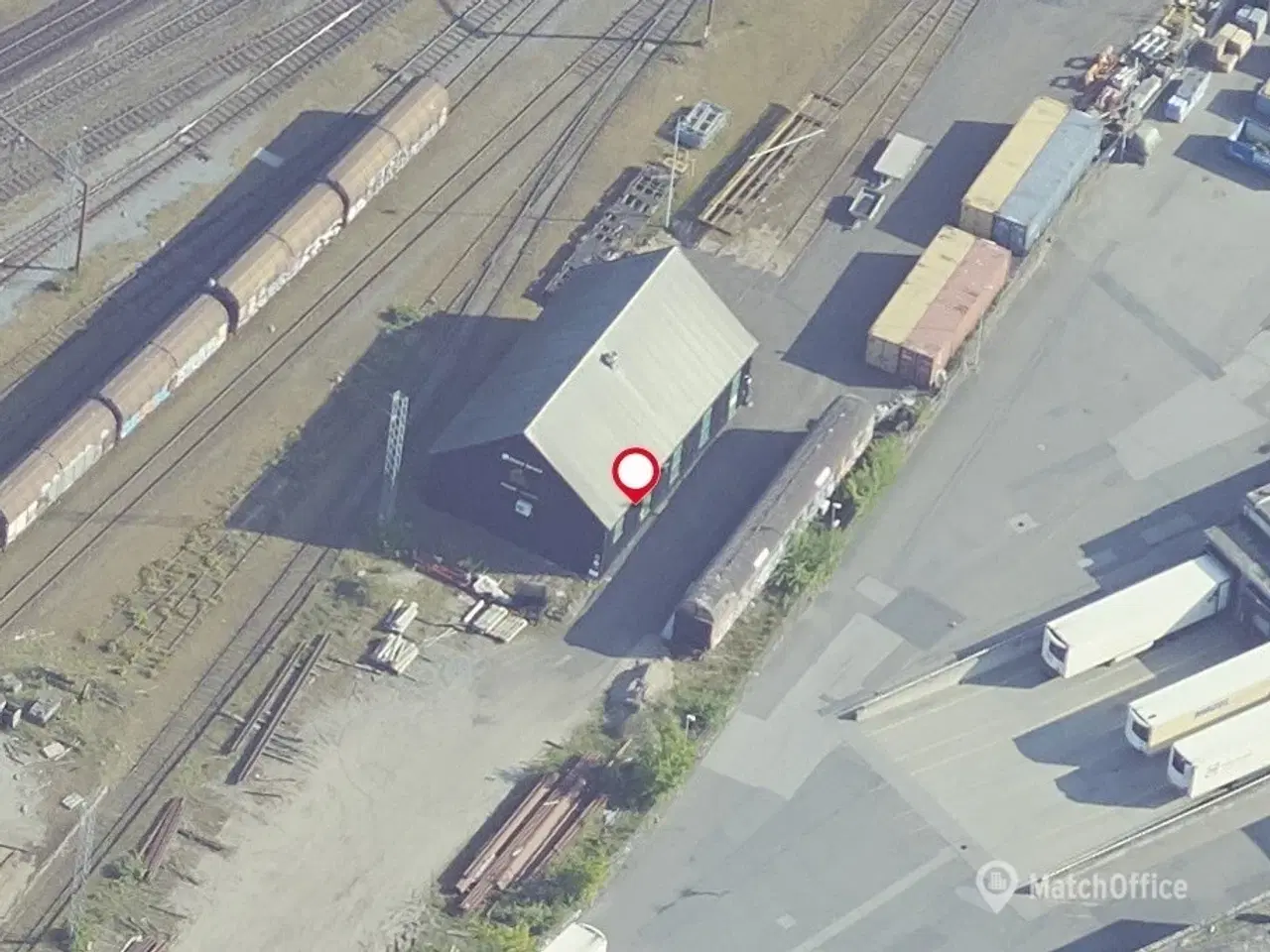 Billede 9 - Unikt værksted med lastbil grav. Tidligere lejer drev smede firma på adressen stbil grav. 100 m2 kontor grund ca 3000 m2.til leje på Jens Holms Vej 37.