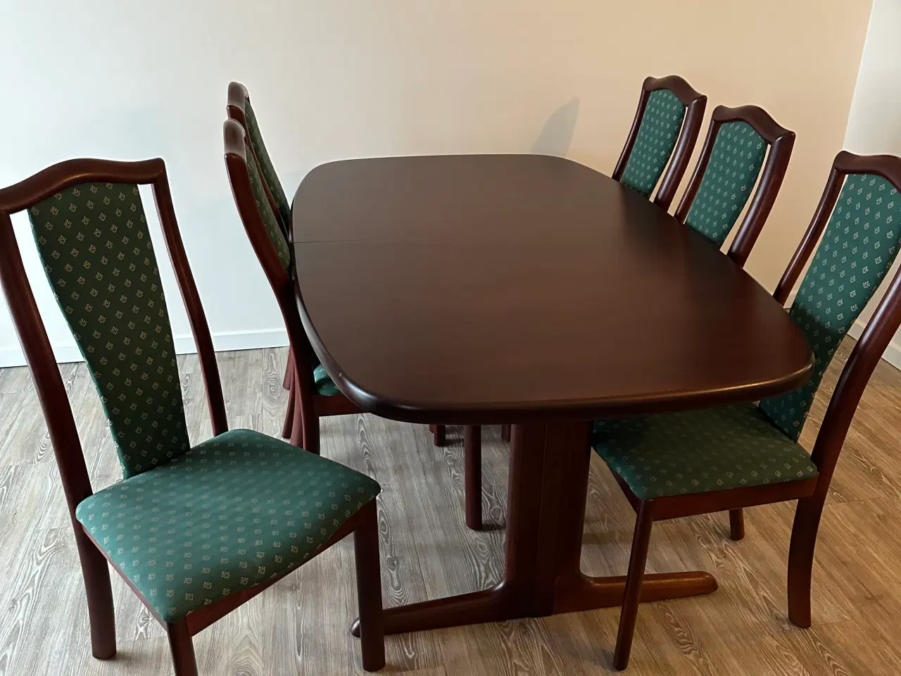 Billede 3 - Spisebord med stole