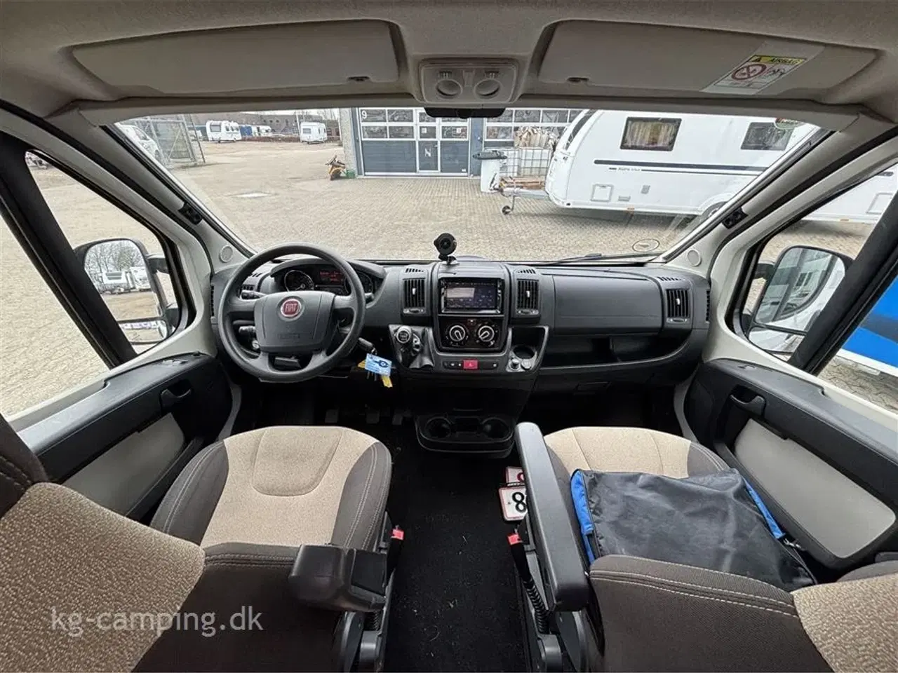 Billede 9 - 2015 - Weinsberg Carabus 601   Populær 6 meters campervan med Køjer og masser af udstyr.