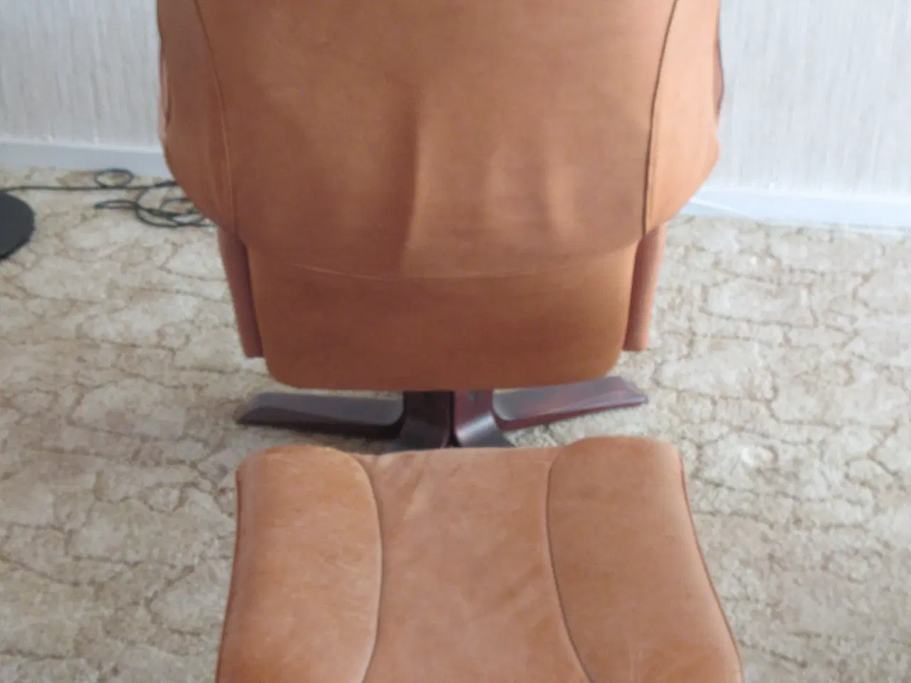 Billede 4 - Brun læder dreje/vippe læderstol/m. skammel