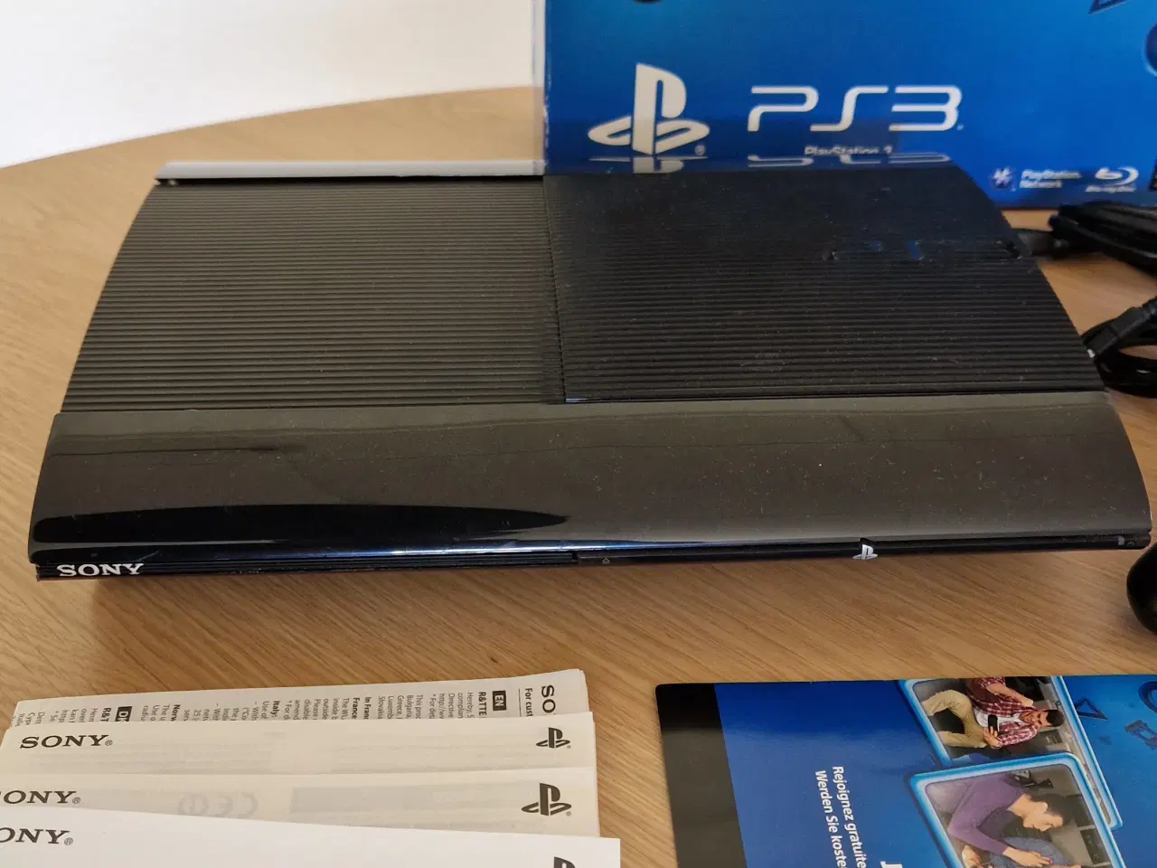 Billede 3 - 🎮 PlayStation3 Super Slim med kasse & controller 