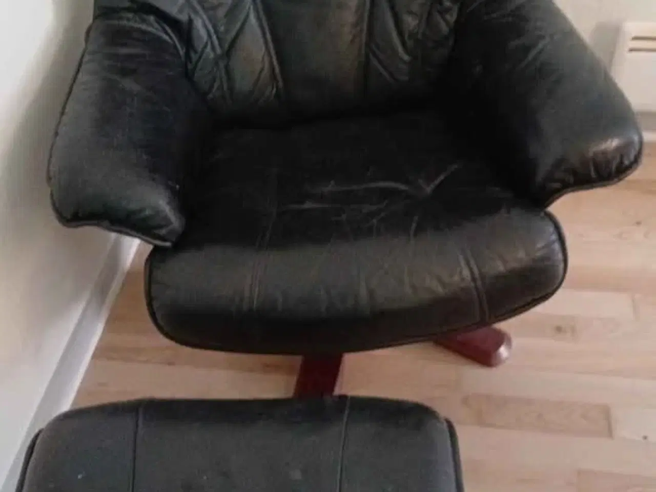 Billede 1 - Lænestol med fodskammel