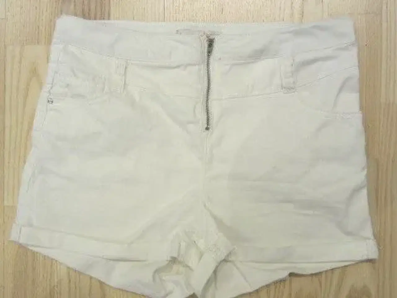 Billede 1 - Str. XS, højtaljede elastiske shorts