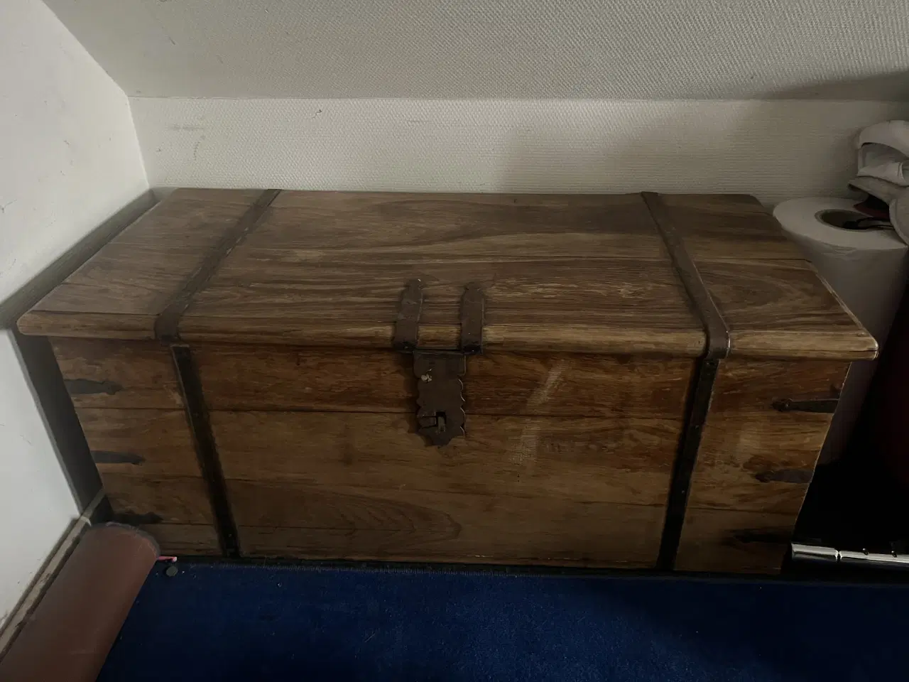 Billede 1 - Mørkbejdset kiste