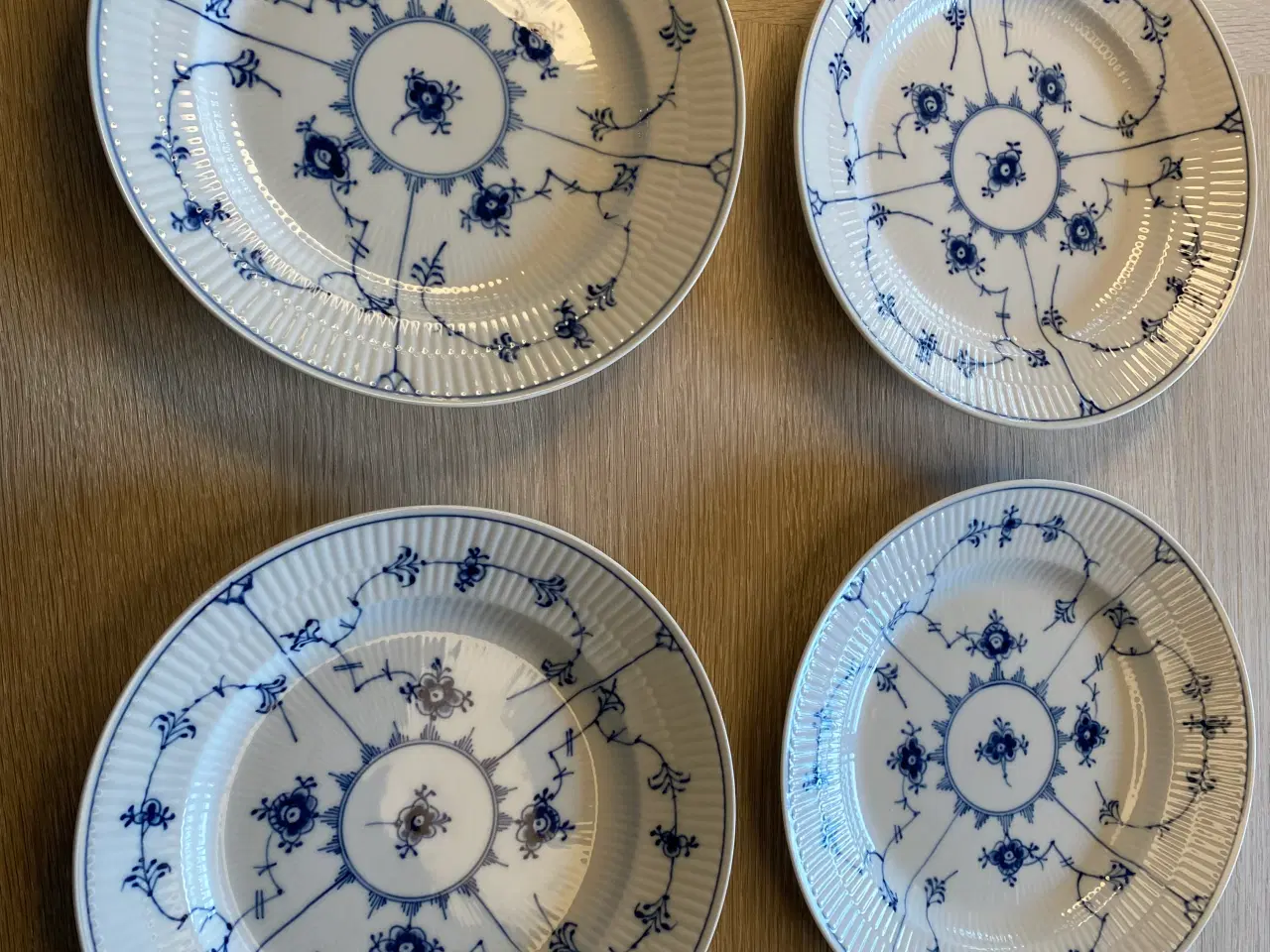 Billede 1 - Musselmalet riflet - Middagstallerkener