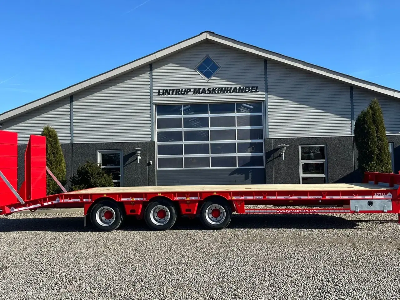 Billede 1 - Tyrone 27TLL LANG MODEL med Affjedret træk og affjedret aksler. Med hydrauliske ramper og værktøjskasse